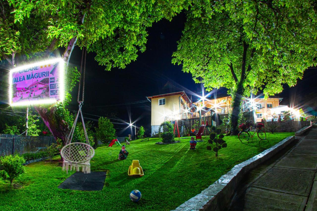 Pensiunea Valea Magurii Novaci-Străini Extérieur photo