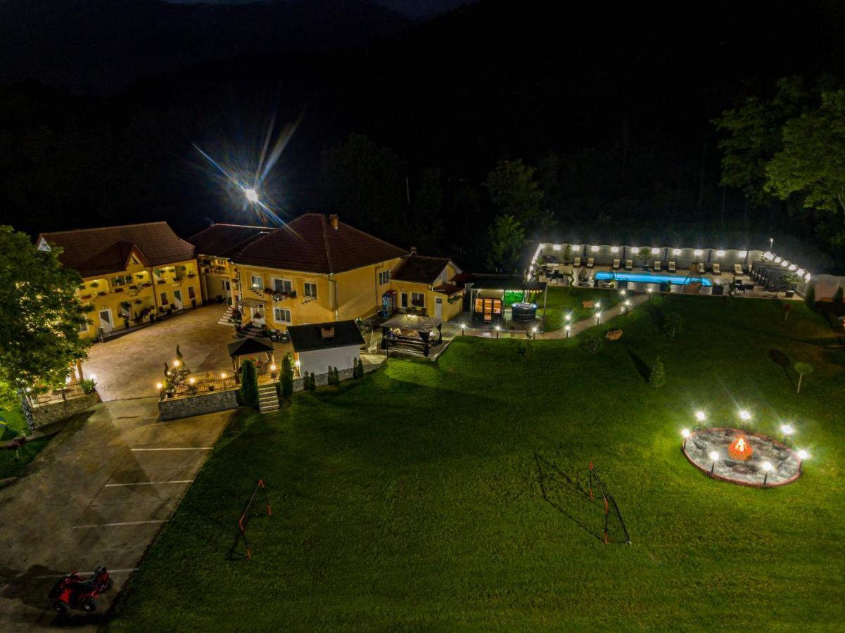 Pensiunea Valea Magurii Novaci-Străini Extérieur photo